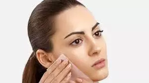 Dry Skin Care: अगर आपकी त्वचा भी रूखी है तो ऐसे रखें अपनी त्वचा का खास ख्याल Dry Skin Care: अगर आपकी त्वचा भी रूखी है तो ऐसे रखें अपनी त्वचा का खास ख्याल
