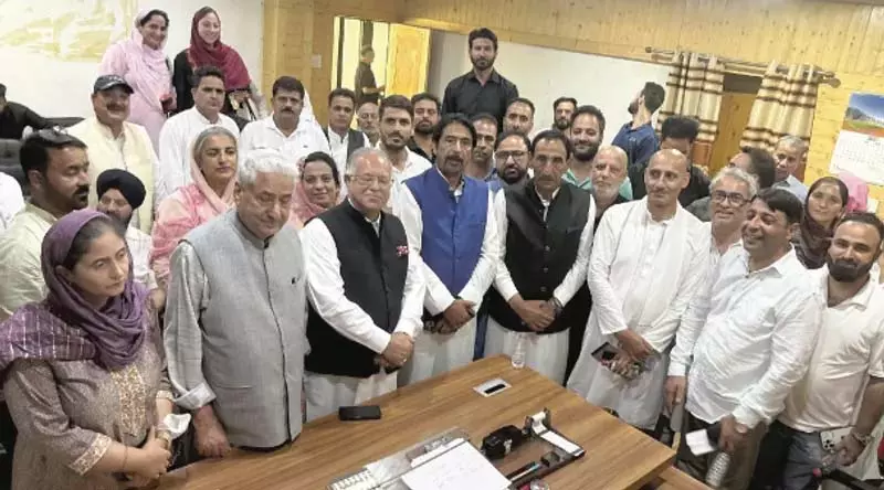 कांग्रेस कार्यकर्ताओं से कर्रा ने कहा, शहरी निकाय और अन्य चुनावों के लिए तैयार रहें कांग्रेस कार्यकर्ताओं से कर्रा ने कहा, शहरी निकाय और अन्य चुनावों के लिए तैयार रहें