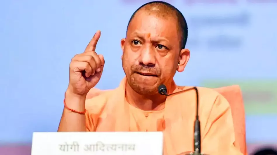 Lucknow: 114 कर्मियों के ट्रांसफर पर रोक, सीएम योगी ने दिए जांच के आदेश Lucknow: 114 कर्मियों के ट्रांसफर पर रोक, सीएम योगी ने दिए जांच के आदेश
