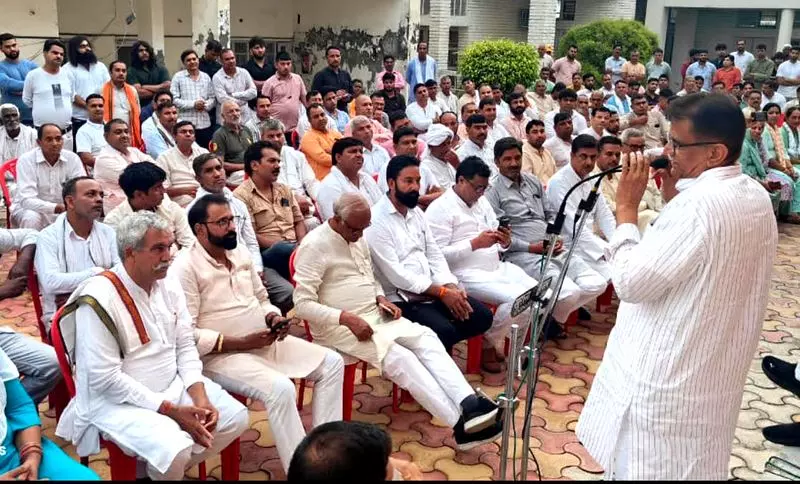 BJP के राष्ट्रीय सचिव ने मोदी की प्रशंसा की, कांग्रेस पर भ्रष्टाचार को बढ़ावा देने का आरोप BJP के राष्ट्रीय सचिव ने मोदी की प्रशंसा की, कांग्रेस पर भ्रष्टाचार को बढ़ावा देने का आरोप