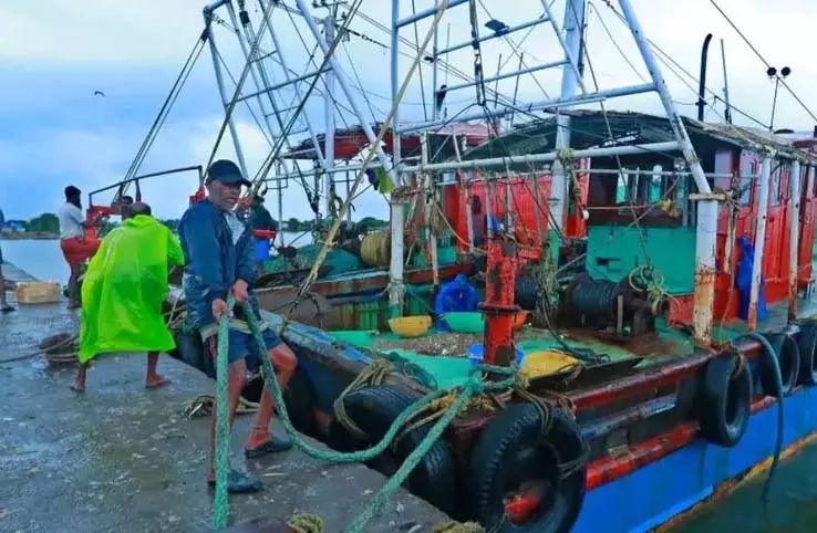 KERALA: मछुआरों के लिए केंद्रीय सहायता सहकारी समितियों के माध्यम से दी जाएगी KERALA: मछुआरों के लिए केंद्रीय सहायता सहकारी समितियों के माध्यम से दी जाएगी