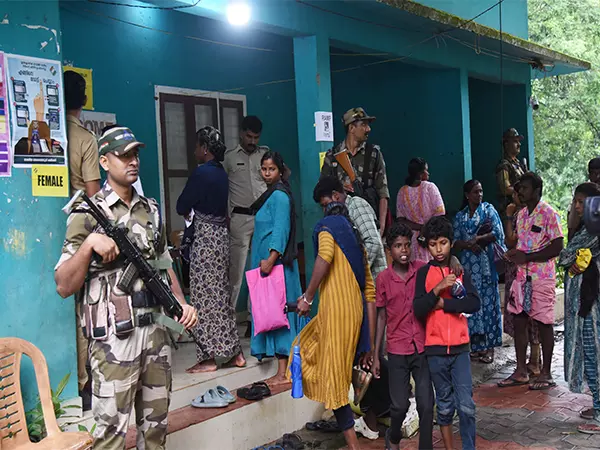 विधानसभा उपचुनाव: Malappuram के पुंचकोली में मतदान सुचारू रूप से आगे बढ़ा विधानसभा उपचुनाव: Malappuram के पुंचकोली में मतदान सुचारू रूप से आगे बढ़ा