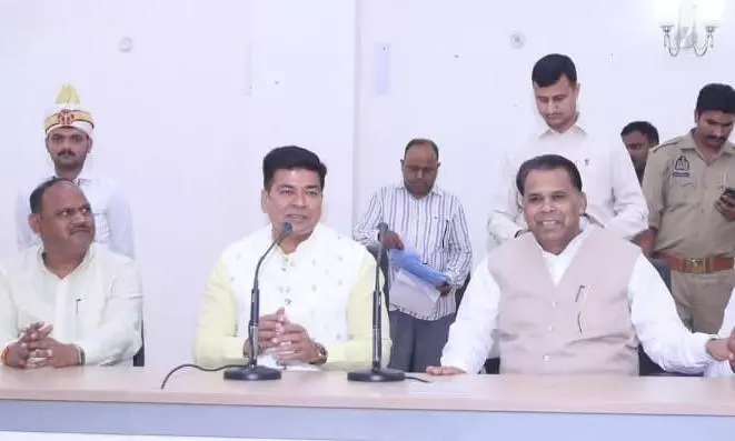 Bareilly: अनुदान मामलों में देरी पर नाराजगी, नरेंद्र कश्यप ने जताई चिंता Bareilly: अनुदान मामलों में देरी पर नाराजगी, नरेंद्र कश्यप ने जताई चिंता