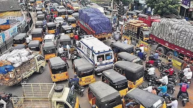स्कूल समय में भारी वाहनों पर प्रतिबंध: पुलिस आयुक्त स्कूल समय में भारी वाहनों पर प्रतिबंध: पुलिस आयुक्त