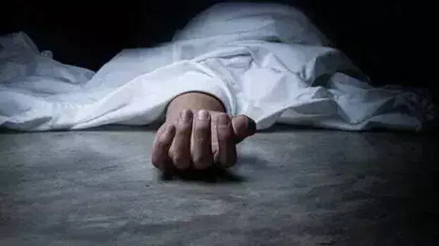 Kerala: पोल्ट्री फार्म में युवक की करंट लगने से मौत, पत्नी अस्पताल में भर्ती Kerala: पोल्ट्री फार्म में युवक की करंट लगने से मौत, पत्नी अस्पताल में भर्ती