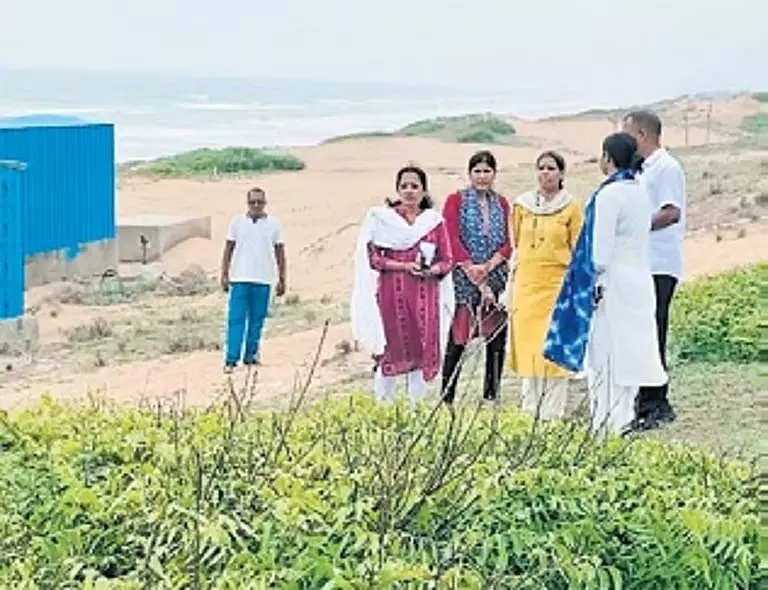 Odisha अपराध शाखा ने गोपालपुर सामूहिक बलात्कार मामले की जांच शुरू की Odisha अपराध शाखा ने गोपालपुर सामूहिक बलात्कार मामले की जांच शुरू की