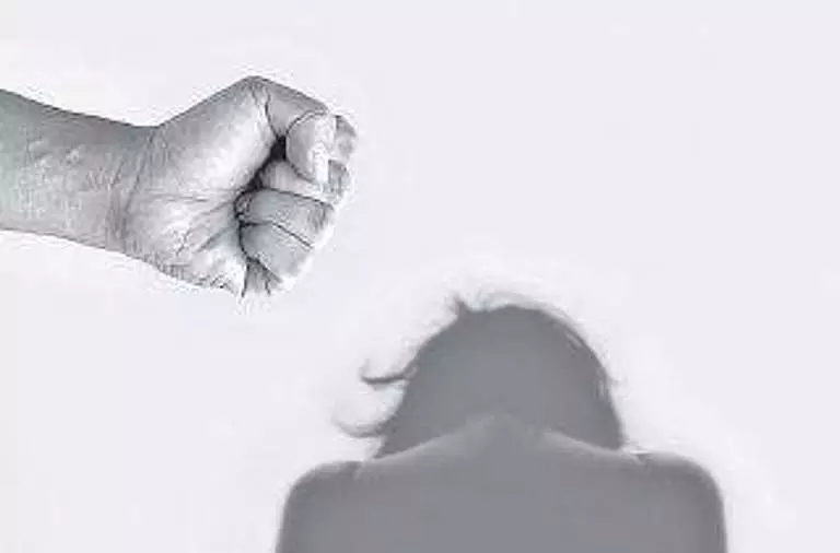 Odisha में घरेलू हिंसा से तीन लोगों की मौत Odisha में घरेलू हिंसा से तीन लोगों की मौत