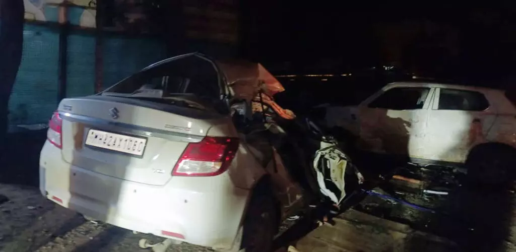 Pune: पिकअप ट्रक से टकराई कार, पुणे में नौ यात्रियों की मौत Pune: पिकअप ट्रक से टकराई कार, पुणे में नौ यात्रियों की मौत