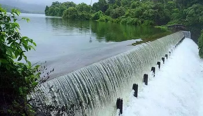 Mumbai : बीएमसी ने शहर में भारी बारिश के कारण झील का जल स्तर बढ़ने की सूचना दी Mumbai : बीएमसी ने शहर में भारी बारिश के कारण झील का जल स्तर बढ़ने की सूचना दी