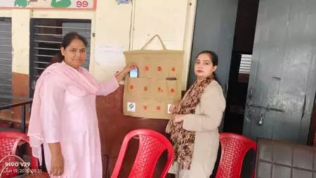 विधानसभा उपचुनाव: मतदान केंद्रों पर पहली बार मोबाइल डिपॉजिट सेंटर बनाए गए, लोगों ने उठाया लाभ विधानसभा उपचुनाव: मतदान केंद्रों पर पहली बार मोबाइल डिपॉजिट सेंटर बनाए गए, लोगों ने उठाया लाभ