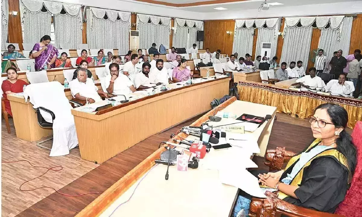 Andhra: परिषद की बैठक में हंगामा Andhra: परिषद की बैठक में हंगामा