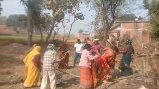 Sheopur: जमीन विवाद में पुजारी और परिवार पर दबंगों का हमला Sheopur: जमीन विवाद में पुजारी और परिवार पर दबंगों का हमला
