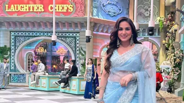 Shraddha Arya : ‘किचन ऑफ लाफ्टर शेफ्स’ से BTS तस्वीरें शेयर कीं Shraddha Arya : ‘किचन ऑफ लाफ्टर शेफ्स’ से BTS तस्वीरें शेयर कीं