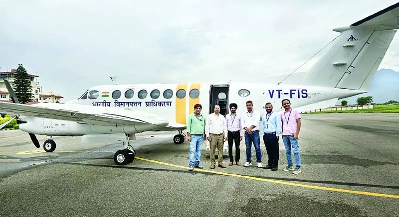 गगल एयरपोर्ट पर दिल्ली से आई टीम ने तैयार किया सटीक लैंडिंग पथ संकेतक गगल एयरपोर्ट पर दिल्ली से आई टीम ने तैयार किया सटीक लैंडिंग पथ संकेतक
