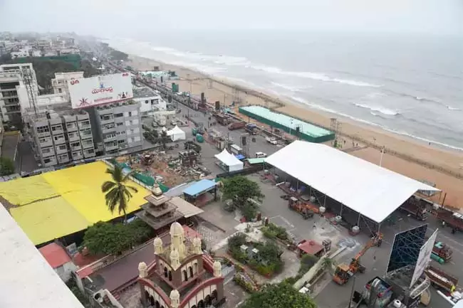 Andhra: विशाखापत्तनम में योग दिवस के लिए तैयारियां जारी Andhra: विशाखापत्तनम में योग दिवस के लिए तैयारियां जारी