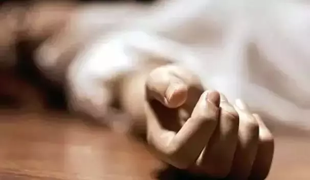 Hyderabad में दुर्गम चेरुवु केबल ब्रिज के पास महिला ने आत्महत्या कर ली Hyderabad में दुर्गम चेरुवु केबल ब्रिज के पास महिला ने आत्महत्या कर ली