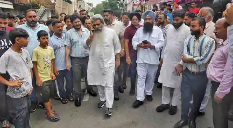 Ludhiana: पुलिस द्वारा कांग्रेस कार्यकर्ता को गिरफ्तार करने की कोशिश में हुआ बड़ा ड्रामा Ludhiana: पुलिस द्वारा कांग्रेस कार्यकर्ता को गिरफ्तार करने की कोशिश में हुआ बड़ा ड्रामा