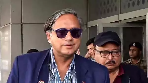 आसिम मुनीर के साथ ट्रंप के लंच के बाद थरूर ने ओसामा प्रकरण का हवाला दिया आसिम मुनीर के साथ ट्रंप के लंच के बाद थरूर ने ओसामा प्रकरण का हवाला दिया