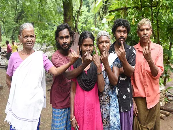 नीलांबुर विधानसभा उपचुनाव: दोपहर 3 बजे तक 59.68 प्रतिशत हुआ मतदान नीलांबुर विधानसभा उपचुनाव: दोपहर 3 बजे तक 59.68 प्रतिशत हुआ मतदान