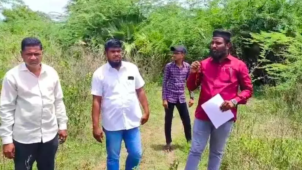 BRS नेताओं पर करीमनगर में जमीन हड़पने का आरोप BRS नेताओं पर करीमनगर में जमीन हड़पने का आरोप