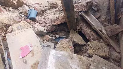 घर में रखे पटाखों ने लिया विस्फोट का रूप, बड़ा हादसा टला घर में रखे पटाखों ने लिया विस्फोट का रूप, बड़ा हादसा टला