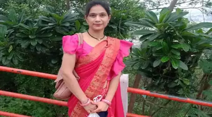 Indore : जहर से दो आत्महत्याएं, घर की दीवारों में छिपे थे गहरे दर्द के राज Indore : जहर से दो आत्महत्याएं, घर की दीवारों में छिपे थे गहरे दर्द के राज