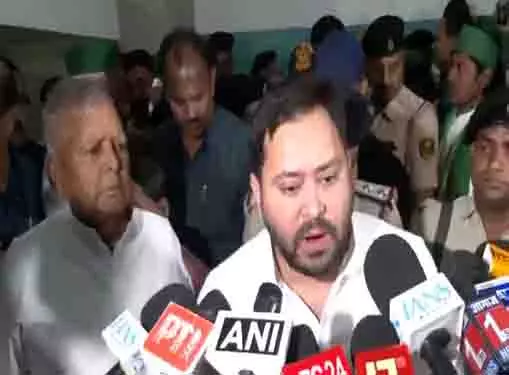 Tejashwi Yadav ने अपने आवास के बाहर गोलीबारी की घटना पर नीतीश कुमार सरकार की आलोचना की Tejashwi Yadav ने अपने आवास के बाहर गोलीबारी की घटना पर नीतीश कुमार सरकार की आलोचना की