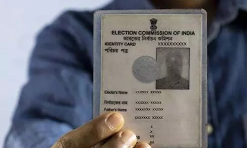 चुनाव आयोग: 15 दिन में रियल-टाइम ट्रैकिंग के साथ वितरित होंगे मतदाता पहचान पत्र चुनाव आयोग: 15 दिन में रियल-टाइम ट्रैकिंग के साथ वितरित होंगे मतदाता पहचान पत्र
