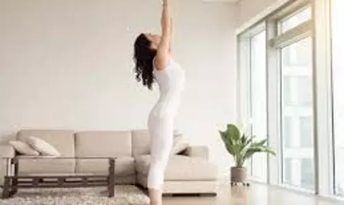 Yoga: 20 की उम्र से ही करना शुरू कर दें ये 5 योगासन, लंबी उम्र जीने का है राज Yoga: 20 की उम्र से ही करना शुरू कर दें ये 5 योगासन, लंबी उम्र जीने का है राज
