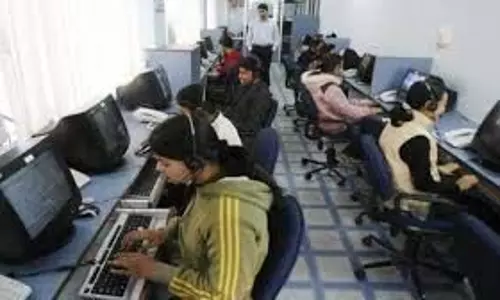 Gurugram पुलिस ने दिल्ली में फर्जी कॉल सेंटर का भंडाफोड़ किया, चार गिरफ्तार Gurugram पुलिस ने दिल्ली में फर्जी कॉल सेंटर का भंडाफोड़ किया, चार गिरफ्तार