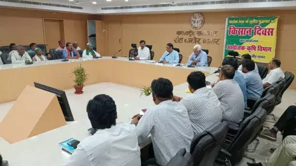 Sant Kabir Nagar: जिले में किसान दिवस का आयोजन, जिलाधिकारी ने किसानों से किया संवाद
