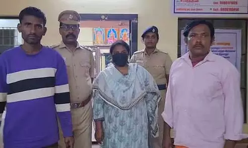 Tamil Nadu: चोरी के प्रयास के आरोप में आंध्र प्रदेश के एक पुलिस अधिकारी सहित 4 गिरफ्तार Tamil Nadu: चोरी के प्रयास के आरोप में आंध्र प्रदेश के एक पुलिस अधिकारी सहित 4 गिरफ्तार