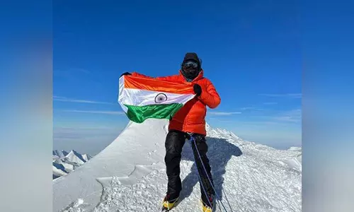 शशि थरूर ने माउंट डेनाली पर फंसे पर्वतारोही के लिए विदेश मंत्रालय से मदद की अपील की