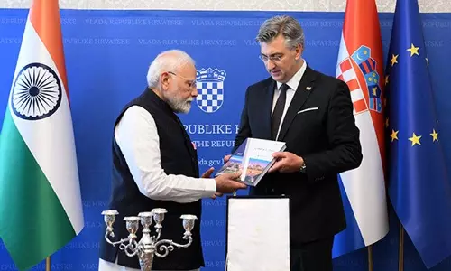 प्रधानमंत्री मोदी को ज़ाग्रेब में मिला 1790 में लिखा वेजडिन का संस्कृत व्याकरण