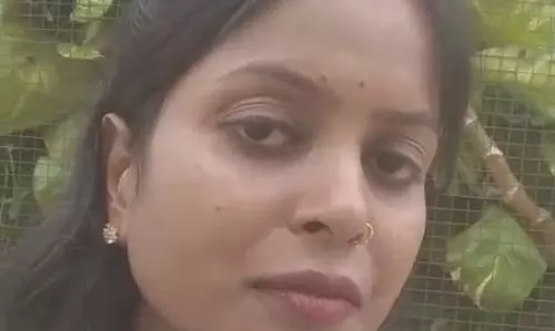 पति तहसीलदार और ससुर अधिकारी, महिला ससुराल में बैठी धरने पर पति तहसीलदार और ससुर अधिकारी, महिला ससुराल में बैठी धरने पर