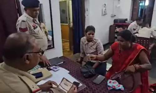 रेलवे स्टेशन में महिला यात्री का जेवरात पार, कीमत 4 लाख रुपए