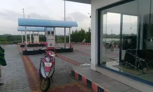 Tamil Nadu : छेड़खानी करने वाले पेट्रोल स्टेशन मैनेजर को कर्मचारी ने पीट-पीटकर मार डाला