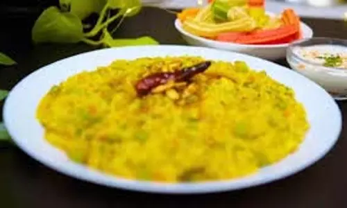Recipe: डिनर में बनाएं हेल्दी और स्वादिष्ट मूंग दाल खिचड़ी, जानें इसकी रेसिपी Recipe: डिनर में बनाएं हेल्दी और स्वादिष्ट मूंग दाल खिचड़ी, जानें इसकी रेसिपी