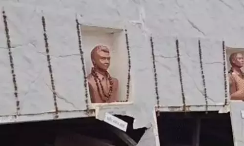 झीरम शहीद स्मारक में तोड़फोड़, शराबियों ने बनाया दारू पीने का अड्डा