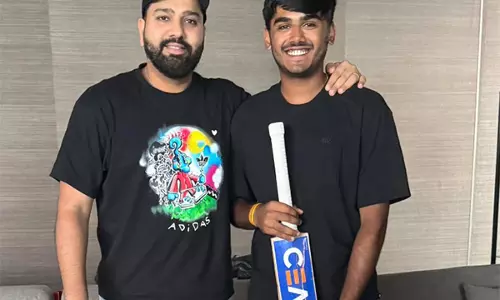 आयुष म्हात्रे ने इंग्लैंड दौरे पर जाने से पहले Rohit Sharma से मुलाकात की आयुष म्हात्रे ने इंग्लैंड दौरे पर जाने से पहले Rohit Sharma से मुलाकात की