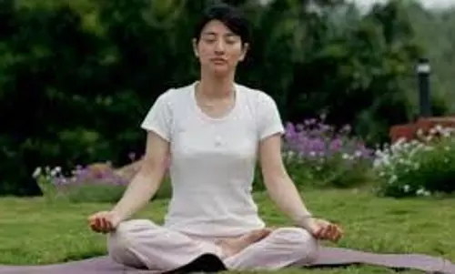 Yoga: गले की खराश और भारीपन से हैं परेशान करें ये योगासन, तुरंत मिलेगी राहत Yoga: गले की खराश और भारीपन से हैं परेशान करें ये योगासन, तुरंत मिलेगी राहत