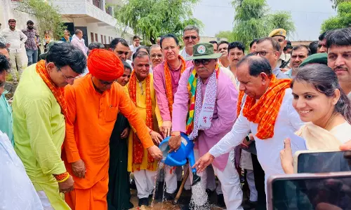 Jaipur: शिक्षा मंत्री ने सीकर जिले के लालासी में वंदे गंगा अभियान में श्रमदान व पौधारोपण