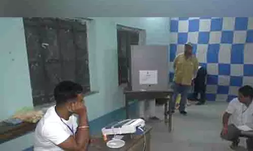 Kaliganj उपचुनाव से पहले मॉक-पोलिंग का आयोजन Kaliganj उपचुनाव से पहले मॉक-पोलिंग का आयोजन
