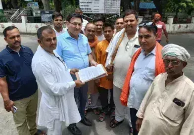 Ballia: जातिगत जनगणना के विरोध में पूर्वांचल क्रांति पार्टी का प्रदर्शन