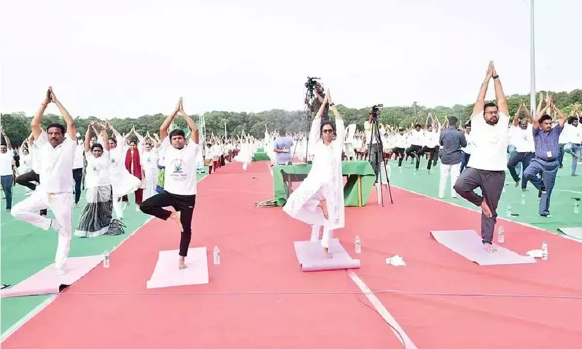 Andhra: एएनयू ने भव्य योग सत्र का आयोजन किया