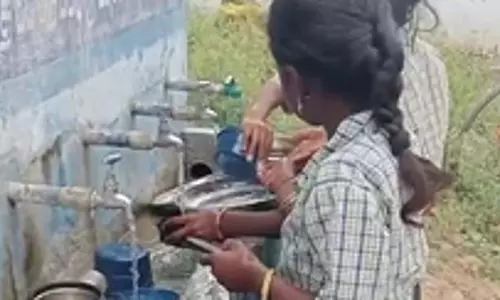 Tamil Nadu : छात्रों द्वारा शिक्षक का भोजन का कटोरा धोने की घटना