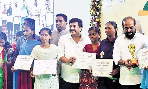 ‘योगांध्र’ भारत की सांस्कृतिक समृद्धि को दर्शाता: AP Health Minister ‘योगांध्र’ भारत की सांस्कृतिक समृद्धि को दर्शाता: AP Health Minister