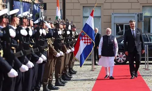 युद्ध के मैदान में समस्याओं का समाधान नहीं होता: PM Modi युद्ध के मैदान में समस्याओं का समाधान नहीं होता: PM Modi