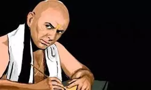 Chanakya Niti: दुश्मनों से भी ज्यादा खतरनाक होते हैं ये लोग, भूलकर भी इनसे न मांगें मदद Chanakya Niti: दुश्मनों से भी ज्यादा खतरनाक होते हैं ये लोग, भूलकर भी इनसे न मांगें मदद