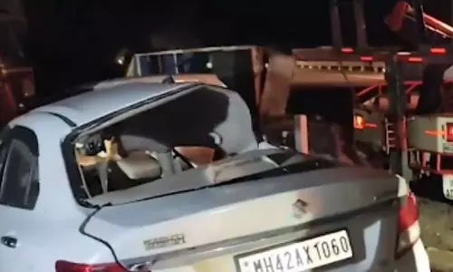 Pune : जेजुरी-मोरगांव रोड पर तेज रफ्तार कार ने खड़े टेंपो को टक्कर मारी, 8 की मौत, 6 घायल Pune : जेजुरी-मोरगांव रोड पर तेज रफ्तार कार ने खड़े टेंपो को टक्कर मारी, 8 की मौत, 6 घायल